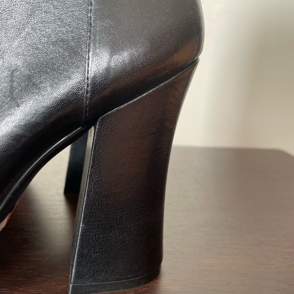 Stuart Weitzman Flareblock Stretch Lambskin Leather Ankle Booties - Picture 4 of 11